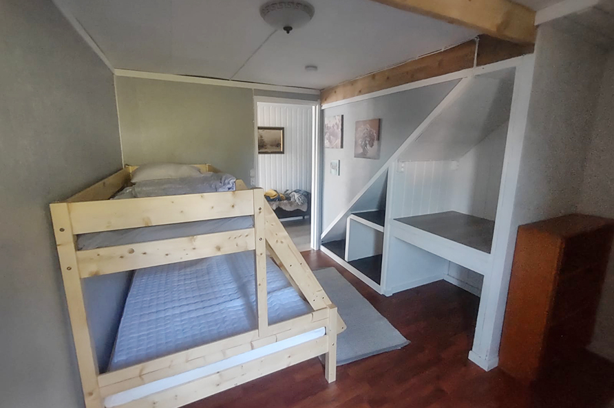 Schlafzimmer 4 – Hochbett 120cm und 75 cm 